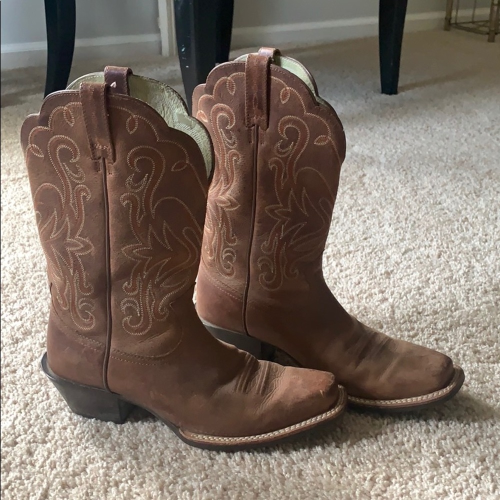 Ariat cowboy boots size 7.5b